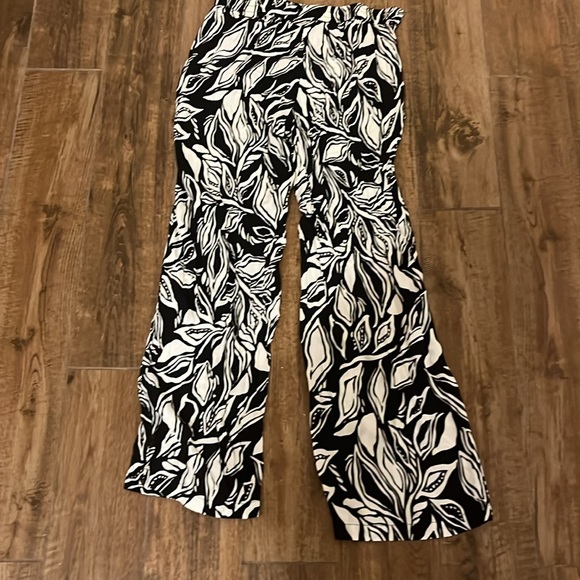 White and black pants - Picture 2 of 4